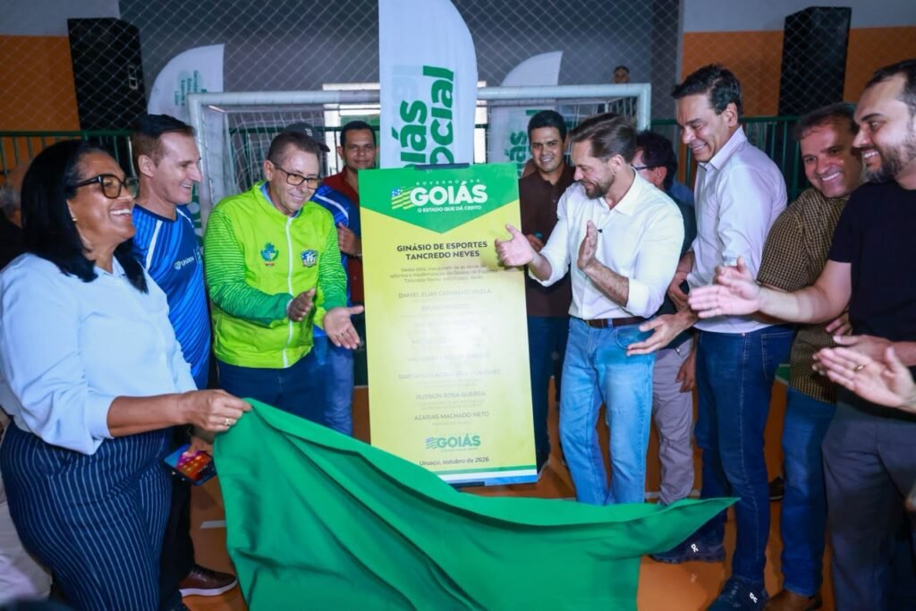 Governo estadual entrega ginásio reformado em Uruaçu e vistoria obras em Morrinhos